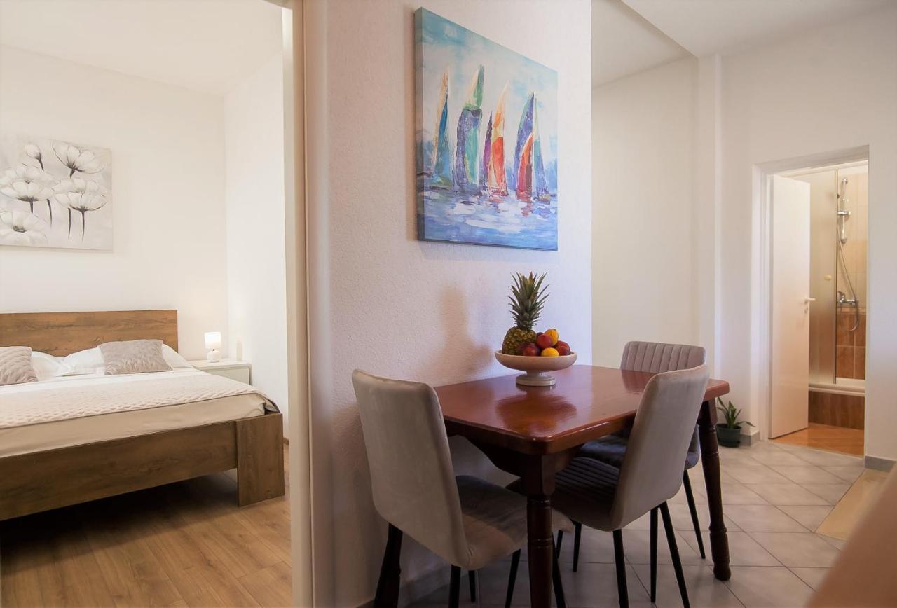 Domus Apartments Bol Dış mekan fotoğraf